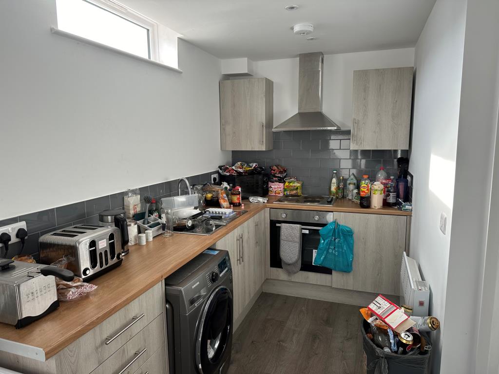 Lot: 86 - STUDIO FLAT IN CENTRE OF BOGNOR REGIS FOR INVESTMENT - Kitchen